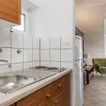 2 Bedroom Lovely In Apartment *