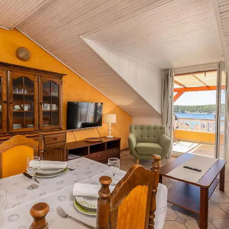 2 Bedroom Cozy In Barbat na Rabu